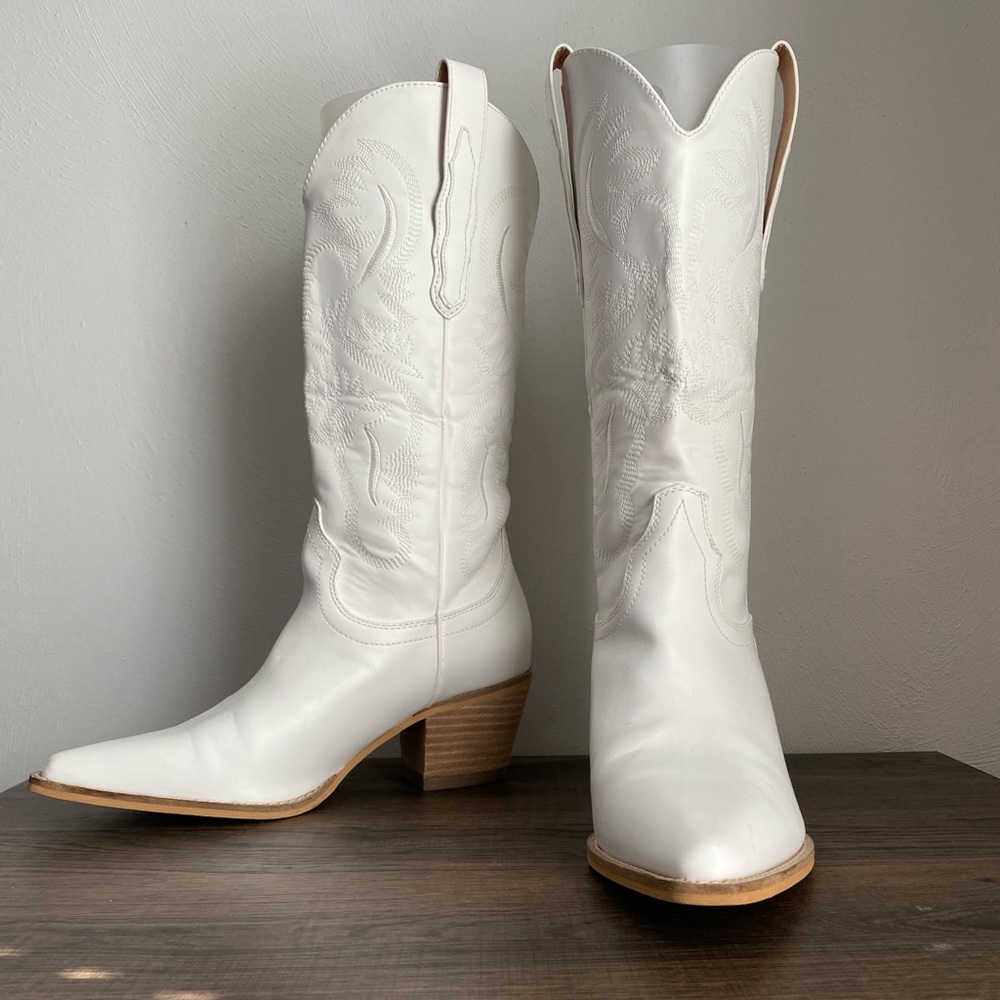 Size 10 White Cowgirl Boots